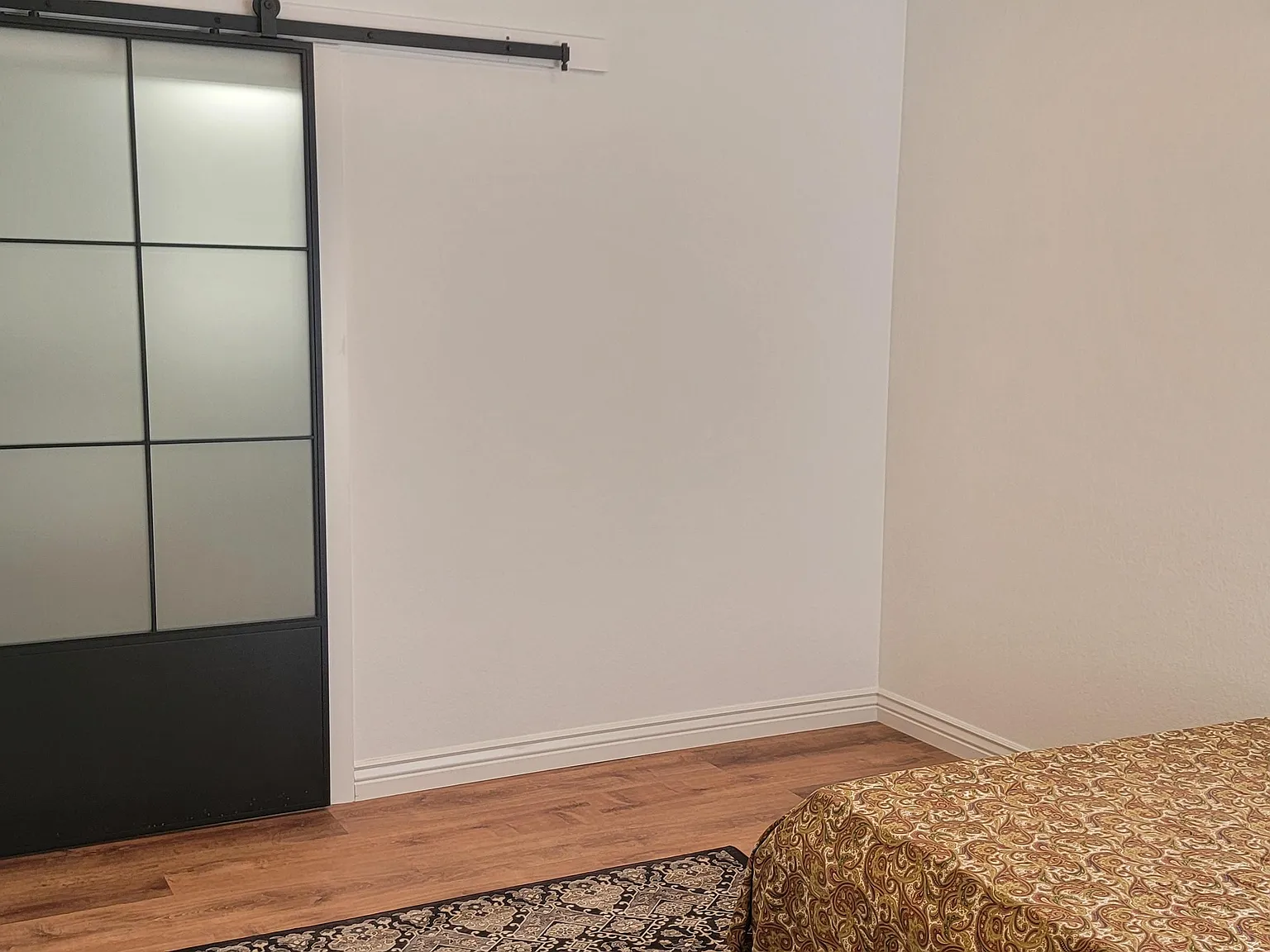 3 bed, 1.0 bath, 5700 sqft, $1,412 — Photo 3