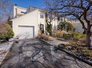 201 Burlington Ct, Flemington, NJ 08822