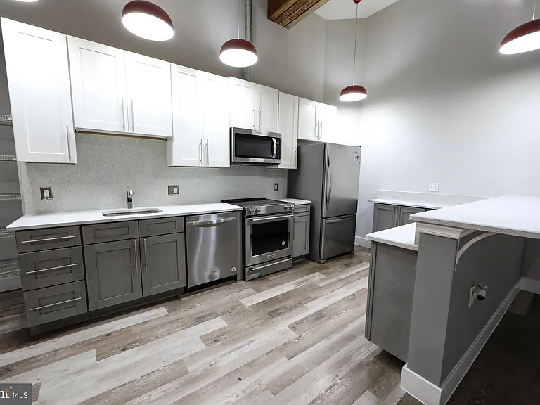 1822 E Glenwood Ave #101 — Photo 2