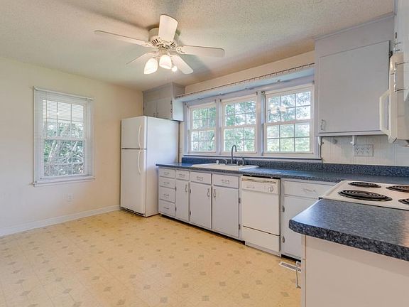 5th image of 528 Hammond Ave