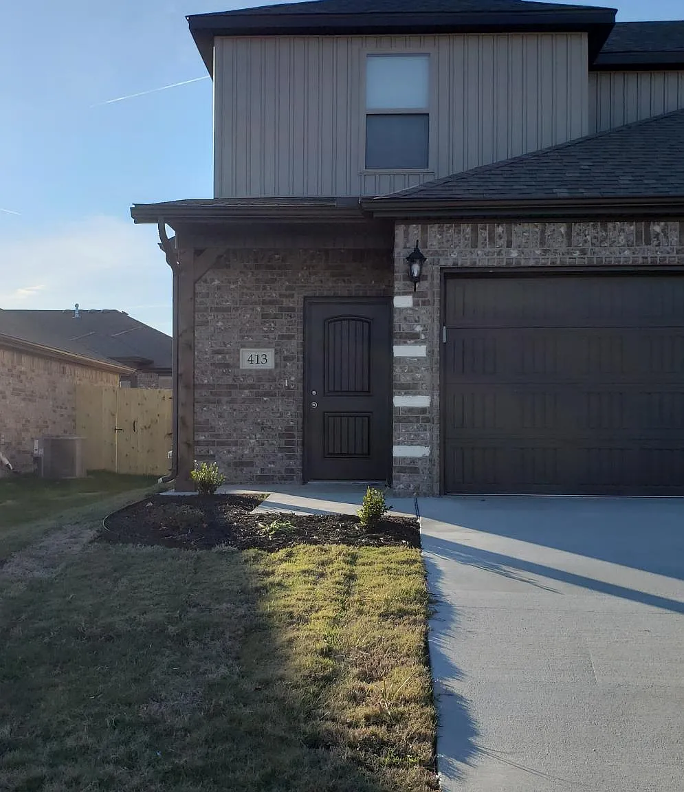3 bed, 1408 sqft, $1,600 — Photo 2
