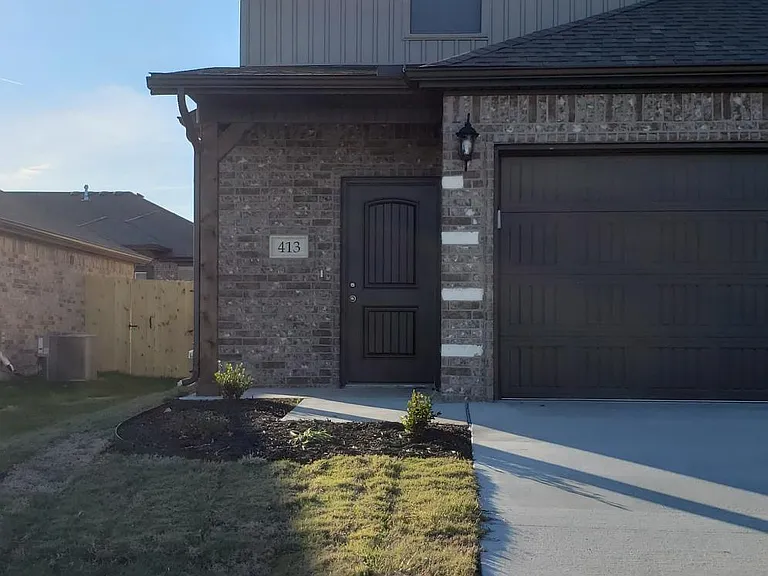 413 Rineel Ave — Photo 2
