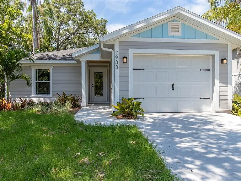 2933 Maiden Ln — Photo 1