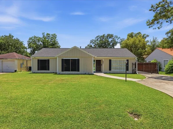 2801 Berry Ave, Groves, TX 77619