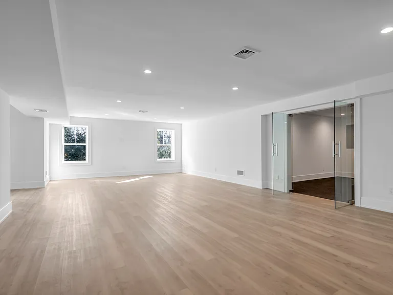 40 Hewlett Ln — Photo 10