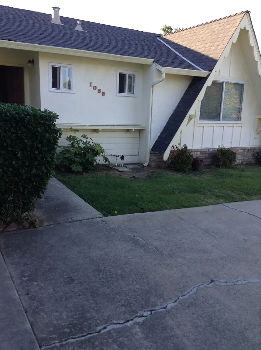 1055 Alderbrook Ln photo 1