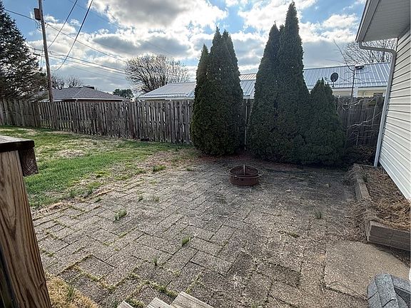 3rd image of 1415 Tomahawk Ln