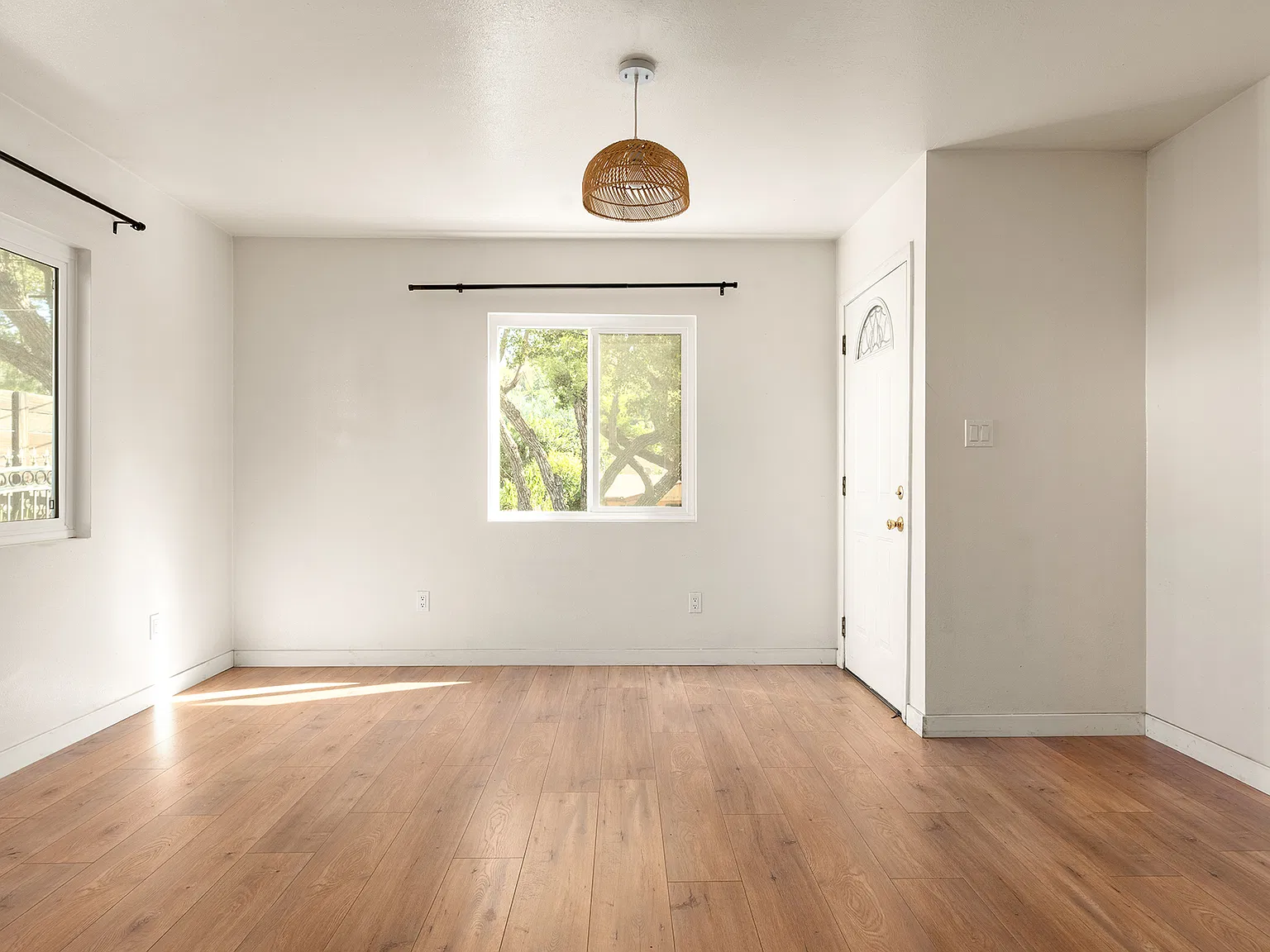 2 bed, 835 sqft, $2,650 — Photo 3
