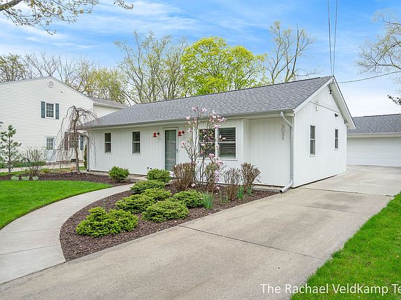 4th image of 3055 Woodcliff Cir SE