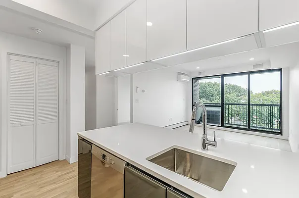 Rented by Bond New York | media 29