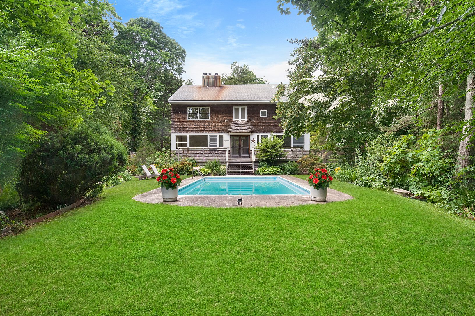  Private lawns and Gardens