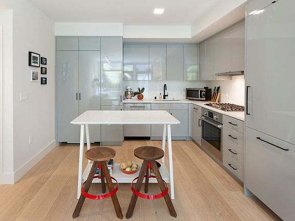 5th image of 901 Tennessee St #108
