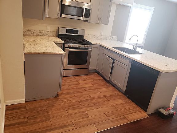 5th image of 3218 W 60th St