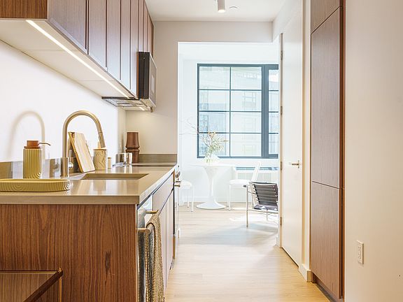 4th image of 40 Bruckner Blvd #4331