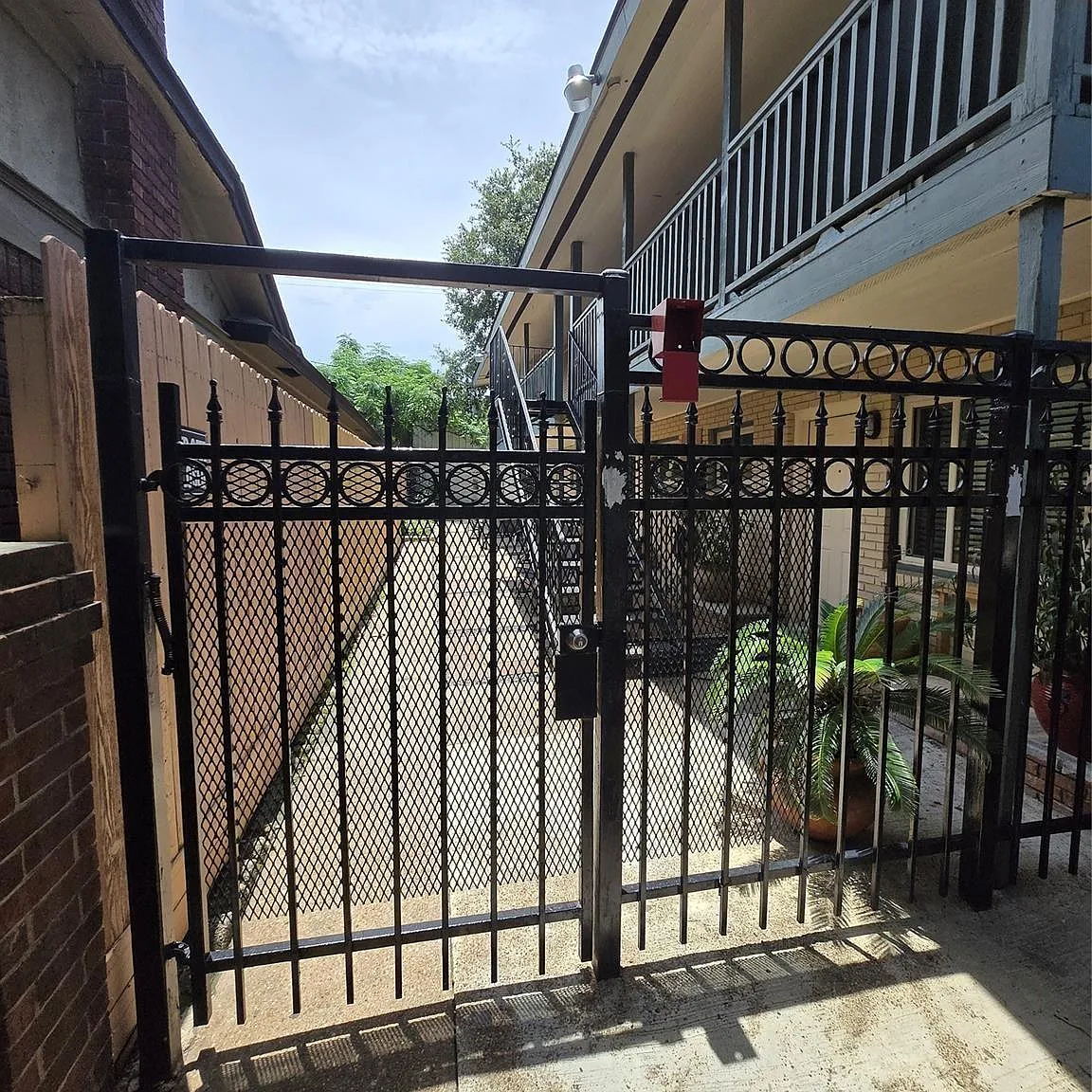 1 bed, 1.0 bath, 605 sqft, $995 — Photo 1