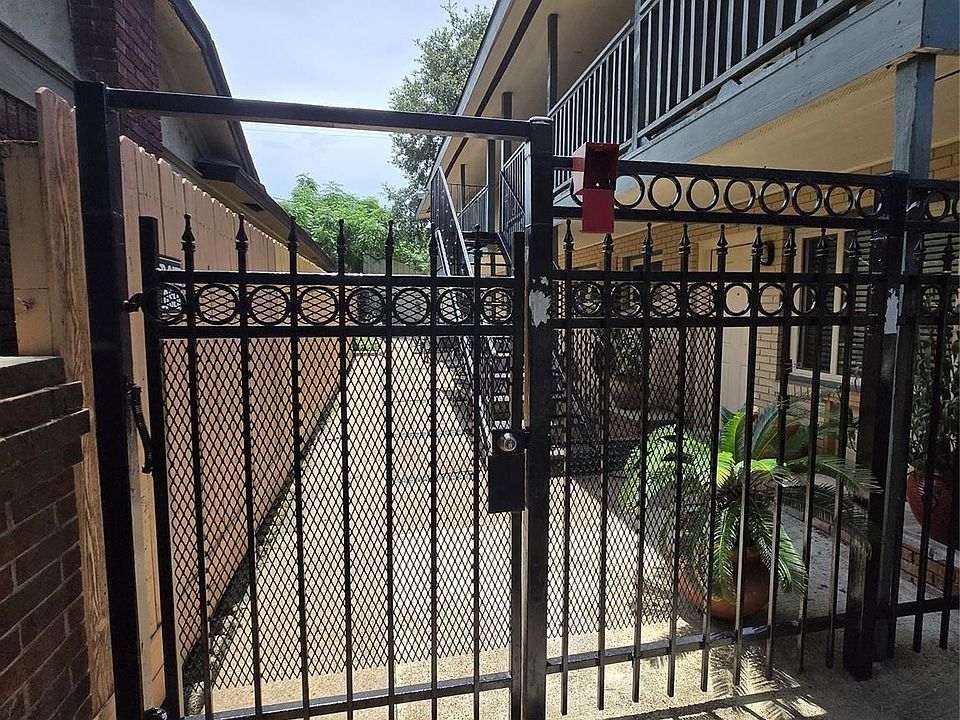 1st image of 3910 Dallas St #3