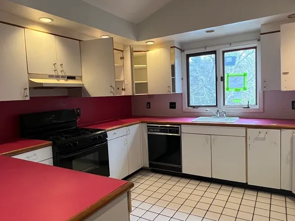 50 Head Of The Bay Rd, Bourne, MA 02532