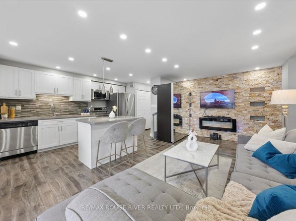 90 Ling Rd #907, Toronto, ON M1E 4Y3