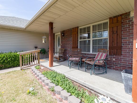 3rd image of 147 Bradley Ct