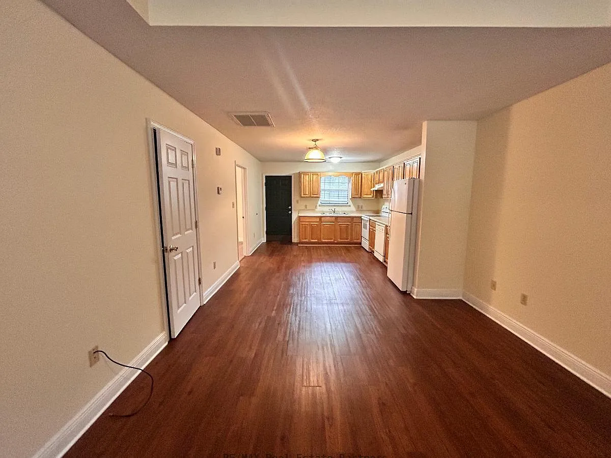 2 bed, 1.5 bath, 900 sqft, $995 — Photo 4