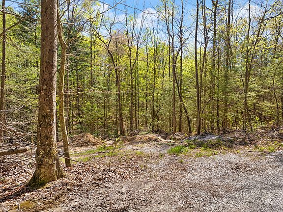 2nd image of 323 Sunrise Ln
