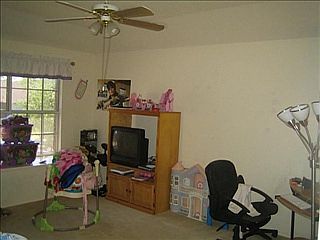 5th image of 561 Valley View Dr