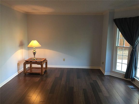 4th image of 3793 Skyland Ct SW