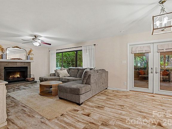 3rd image of 14522 Harbor Estate Rd