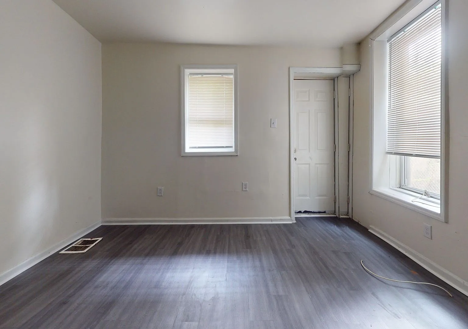 6047 Delancey — Photo 3