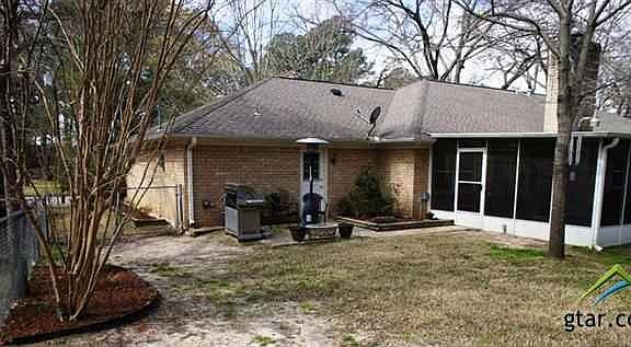 4th image of 8216 Columbia Dr
