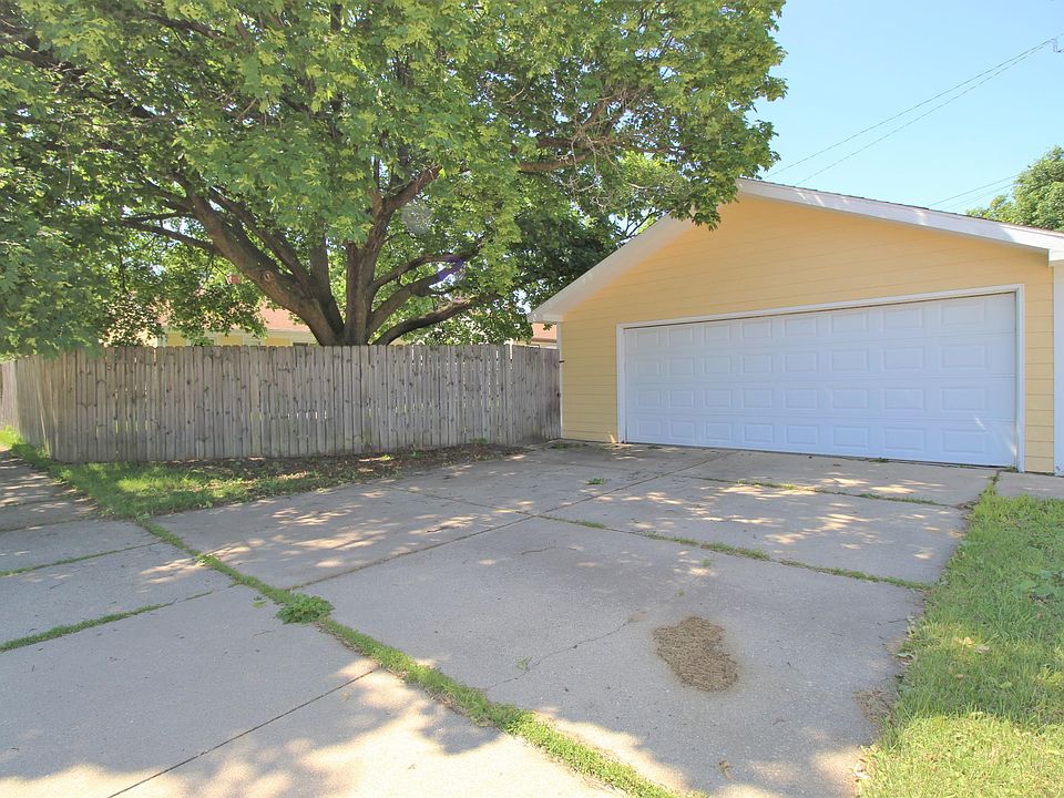 2nd image of 7851 32nd Ave
