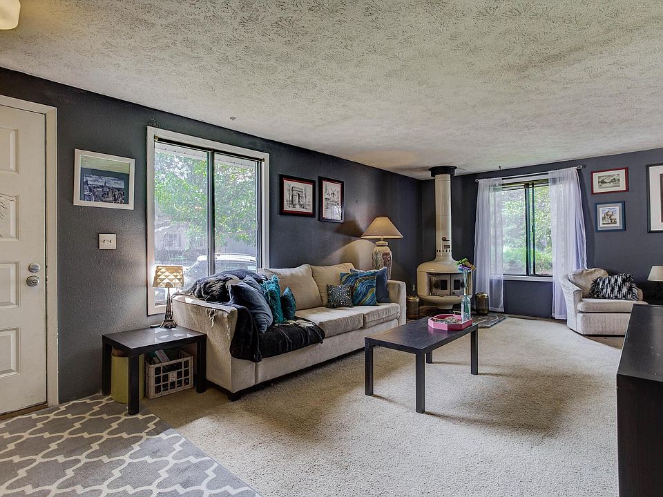3-Bed 2-Bath in Trendwood!