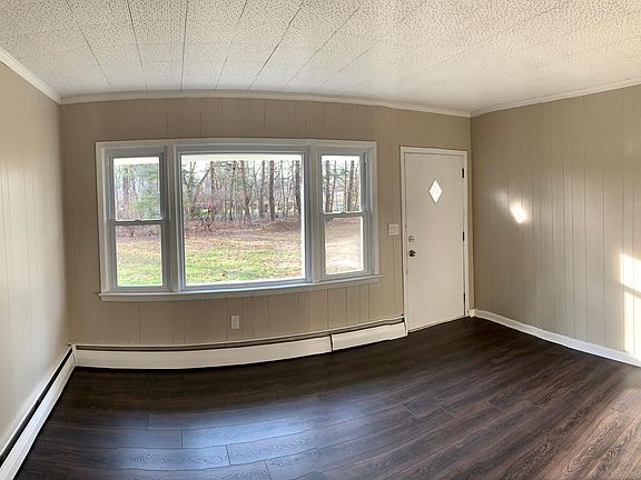 Living Room - 13.5' x 11.5'