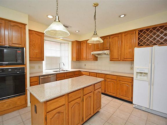 3rd image of 3310 Vista Lake Dr