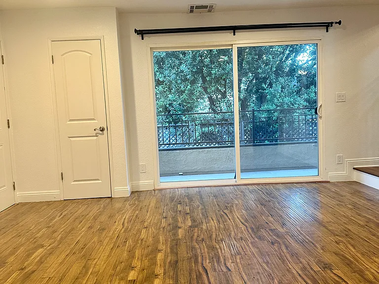 6620 Hazeltine Ave #110 — Photo 18
