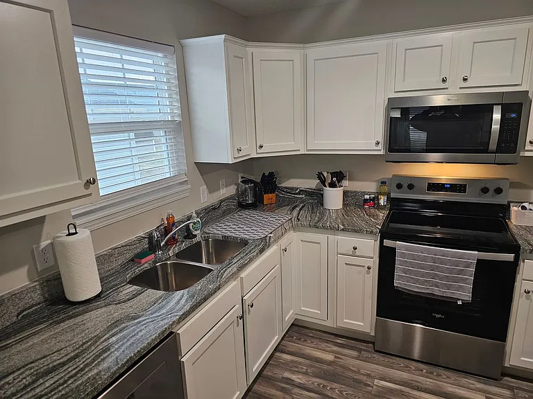 2224 Morris Ave — Photo 49
