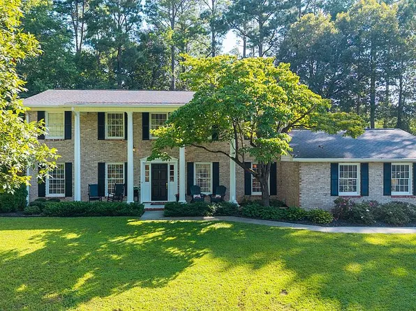 315 Camelot Cir NW, Calhoun, GA 30701