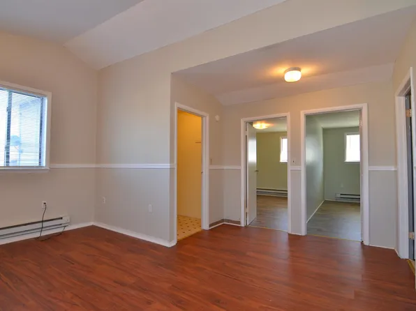 57 1st St APT A, Dupont, PA 18641