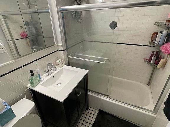 3rd image of 247 E 33rd St APT 6C