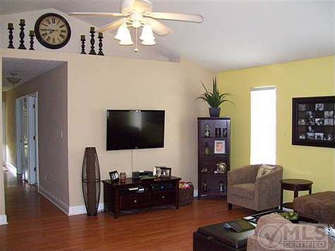 3rd image of 3239 Emerson Ln