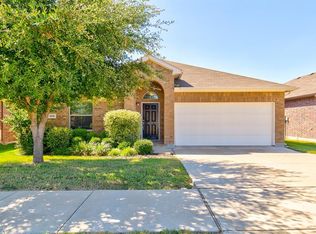 908 Iona Dr, Fort Worth, TX 76120