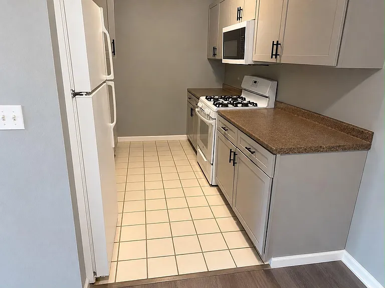 21W581 North Ave #41 — Photo 7