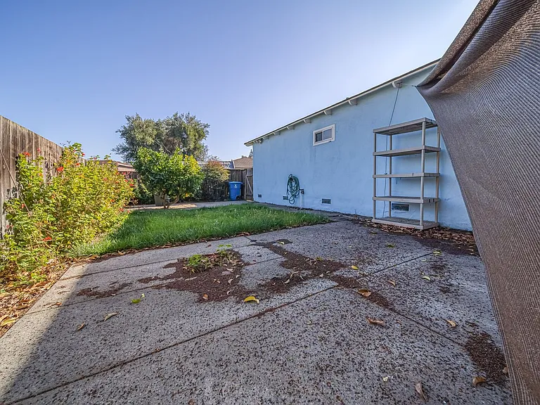1821 Woodland Ave — Photo 16