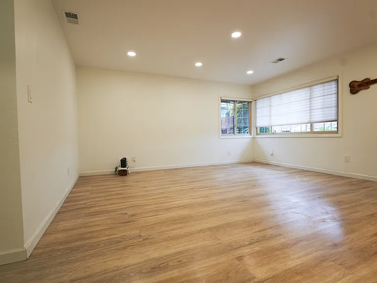 2602 Cabrillo Ave — Photo 2