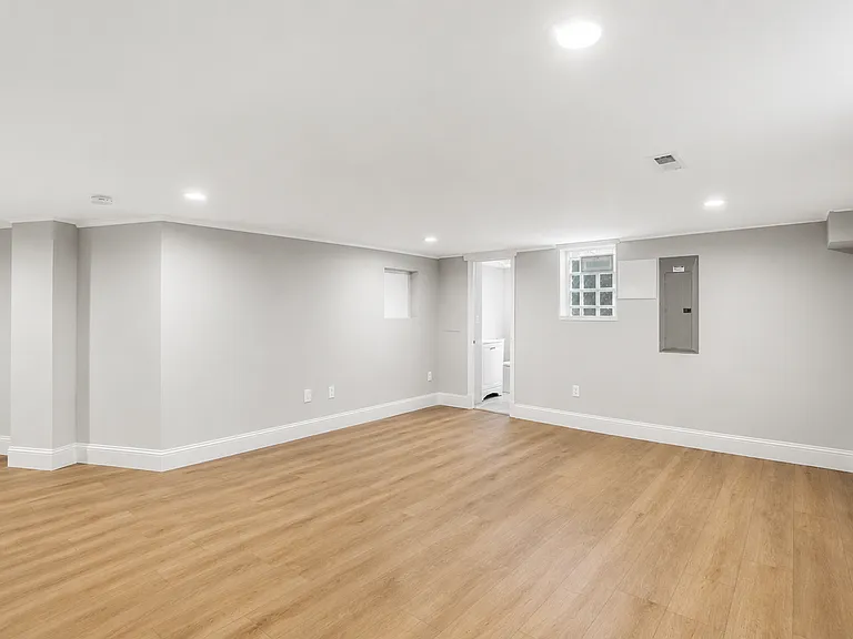 4515 N Lake Dr — Photo 25