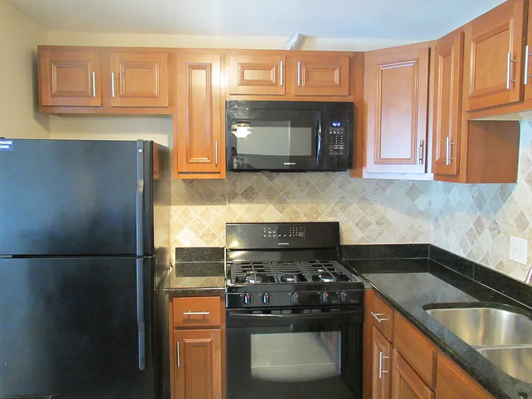 9S201 Lake Dr #2 — Photo 6