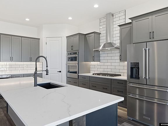 3rd image of 2540 Bleu Cir