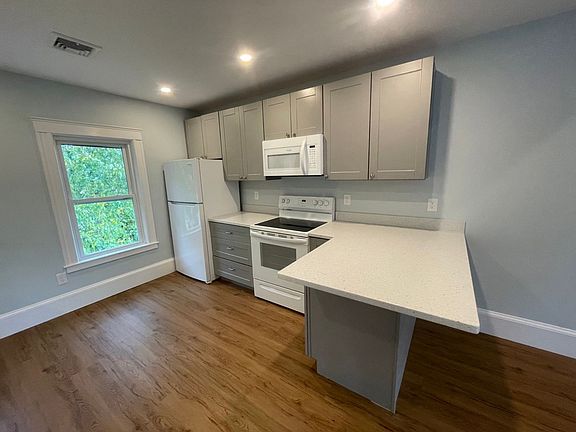 2nd image of 65 Loomis St Floor 3