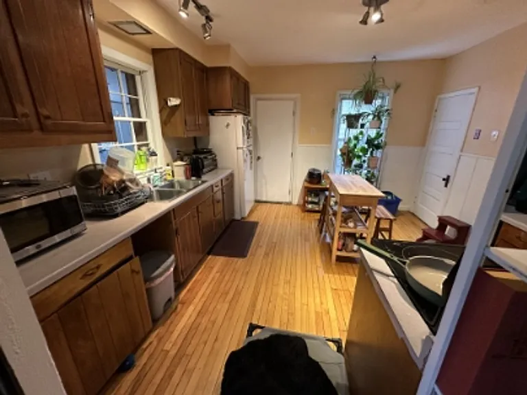 30 Forest Ave — Photo 5