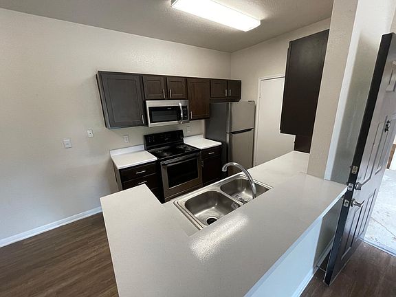 3rd image of 1902 Aquarena Springs Dr